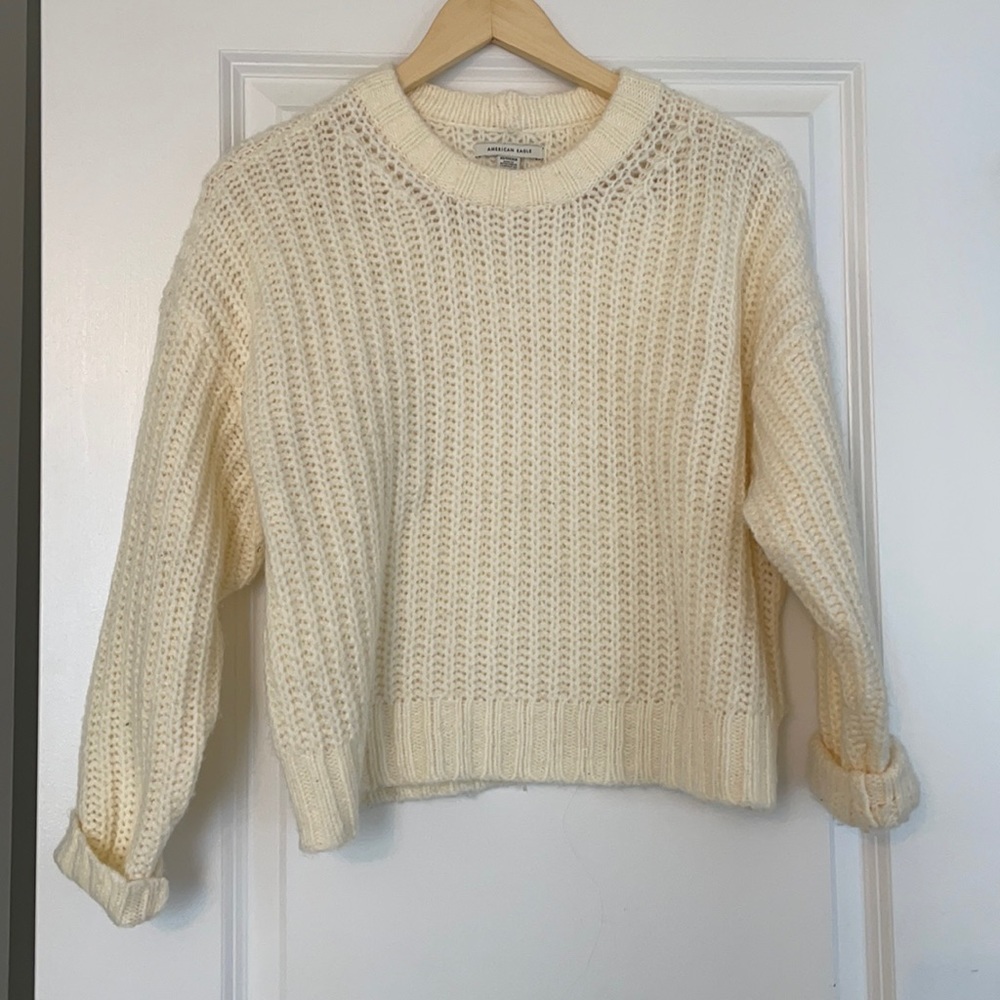American eagle knit sweater cream colour.  Xs